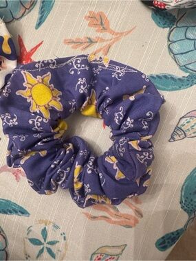 Tangled sun scrunchie